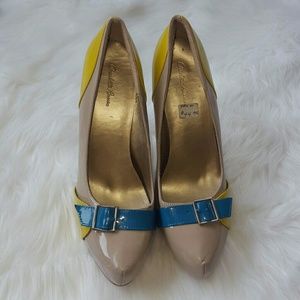 Beige pumps with detail buckle size 9 + jewelry